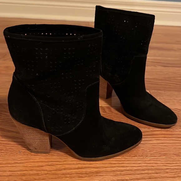 Black “western” booties. Size 5.5/6 - Picture 2 of 3